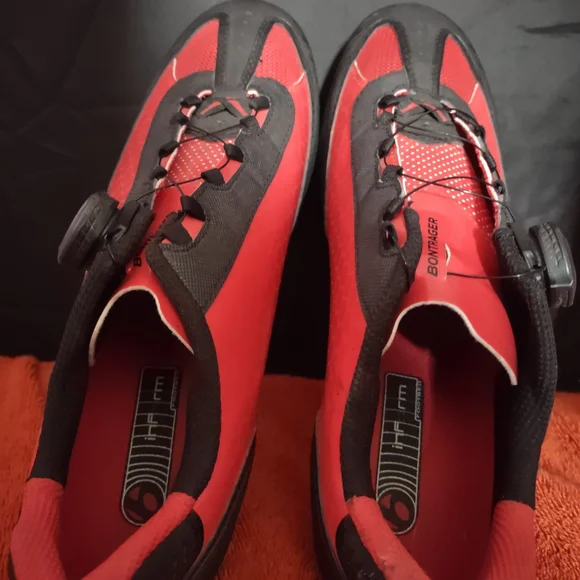 Bontrager Men's Red and Black Cycling Shoes - Picture 7 of 7